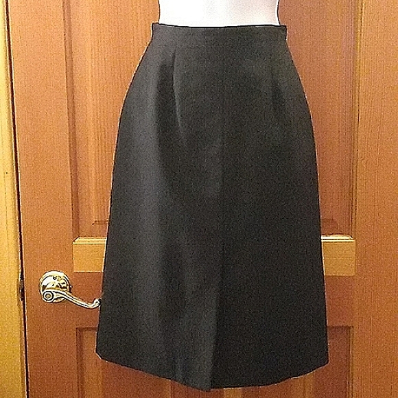 Black pencil skirt - Picture 1 of 6